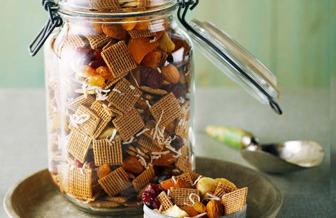 post_recipe_nobake_trail_mix_fullsize Shreddies No-Bake Trail Mix in a mason jar on a serving plate.